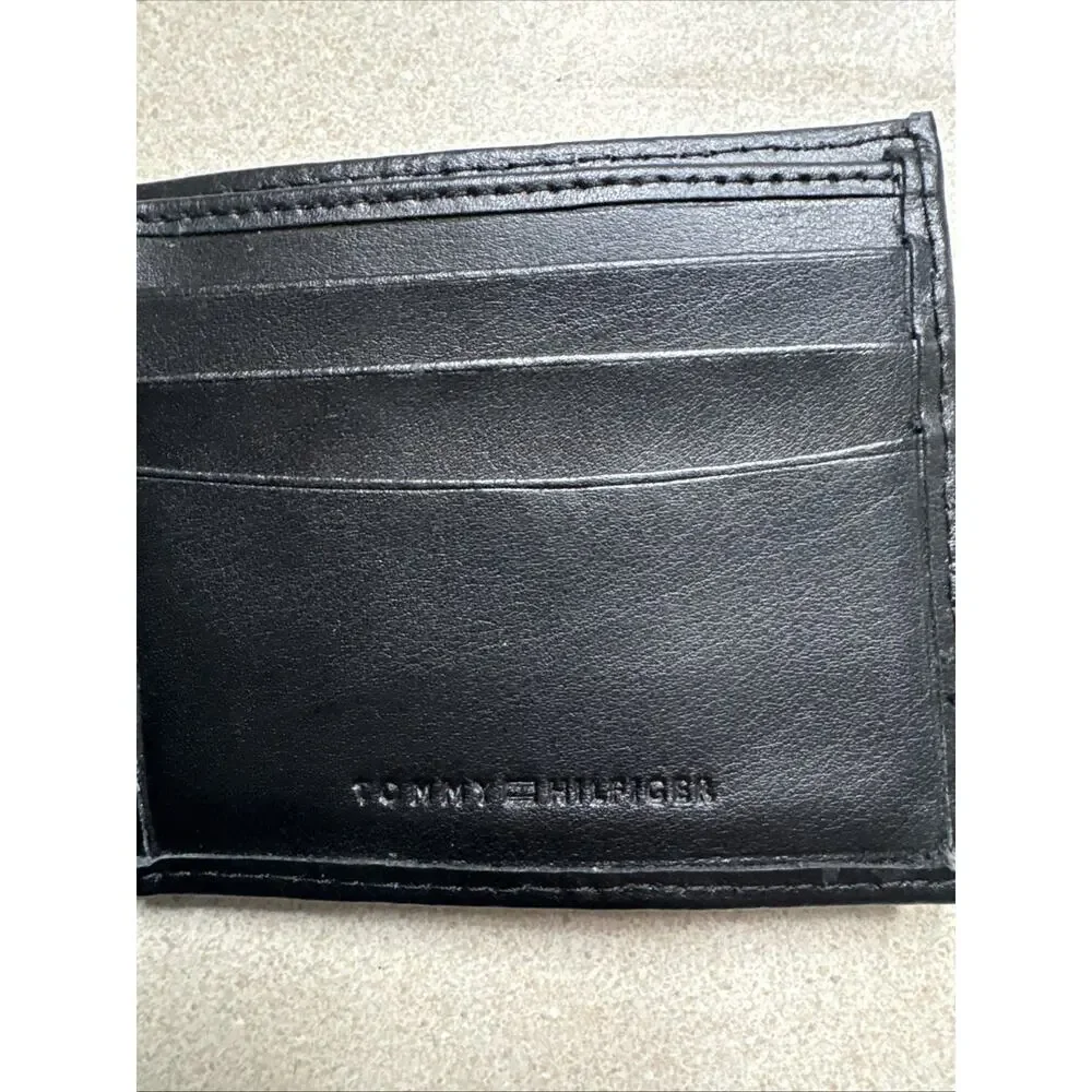 Tommy Hilfiger Men's Black Leather Wallet with 6 Credit Card Pockets Logo